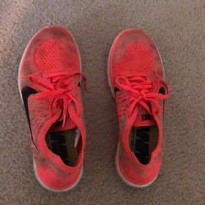 Women’s size 10 fly knit Nike shoes